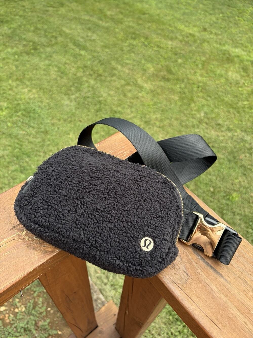 Lululemon Everywhere Fleece Belt Bag Black Sherpa Gold